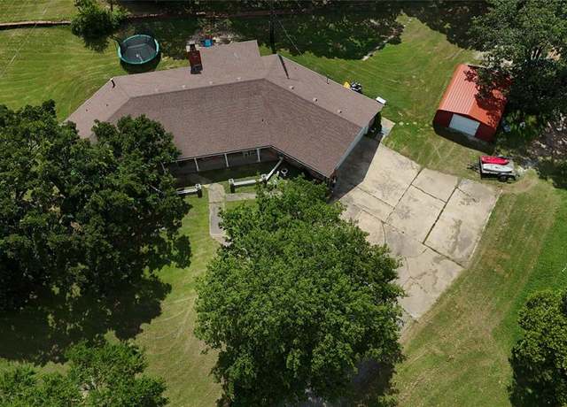 Property at 2007 N Milt Phillips Ave, Seminole, OK 74868, 3 beds, 2.5 baths