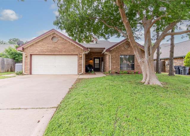 Property at 2312 NE 36th St, Lawton, OK 73507, 5 beds, 2.5 baths