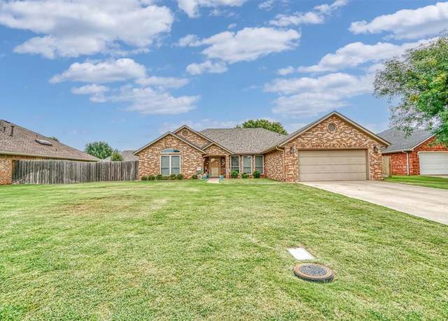 Property at 809 Jamestown Dr, Altus, OK 73521, 3 beds, 2 baths