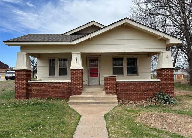 Property at 1025 Court, Clinton, OK 73601, 2 beds, 1 bath