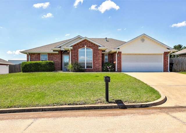 Property at 1211 Cambridge Dr, Shawnee, OK 74804, 3 beds, 2 baths