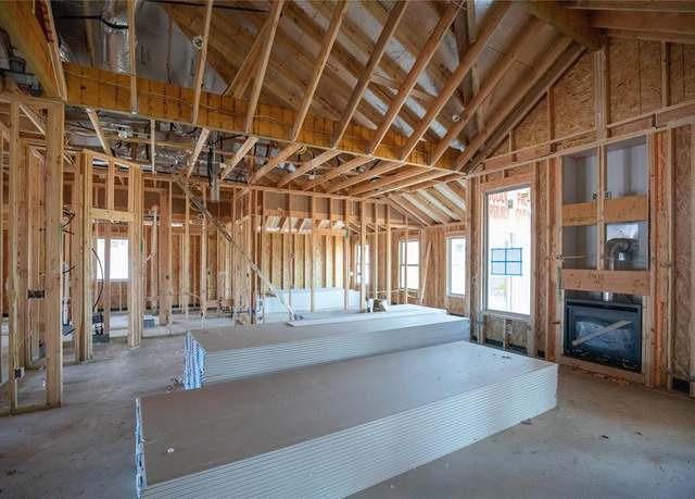 Property at 9305 NW 117th St, Yukon, OK 73099, 4 beds, 2 baths
