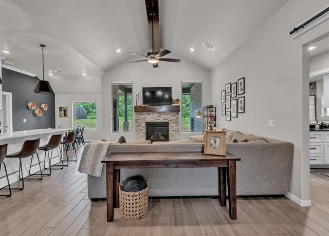 Property at 8332 Poplar Dr, Edmond, OK 73034, 4 beds, 2 baths