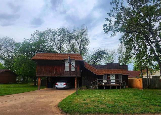 Property at 204 S 14th St, Chickasha, OK 73018, 2 beds, 2 baths