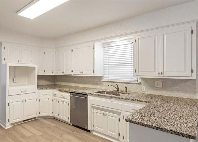 Property at 6200 N Styll Rd, Oklahoma City, OK 73112, 3 beds, 2 baths