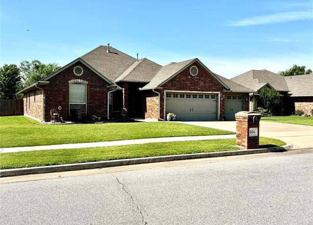 Property at 804 SW 32nd St, Moore, OK 73160, 3 beds, 2 baths