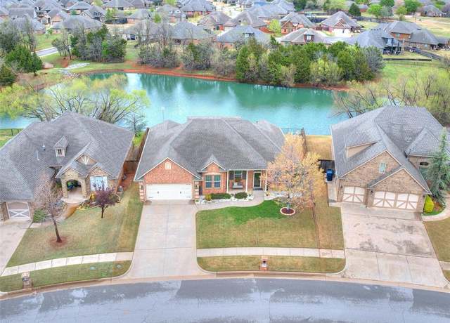 Property at 19420 Crest Ridge Dr, Edmond, OK 73012, 3 beds, 3.5 baths