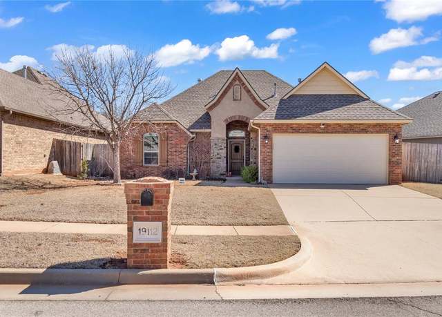 Property at 19112 Pinehurst Trail Dr, Edmond, OK 73012, 3 beds, 2 baths