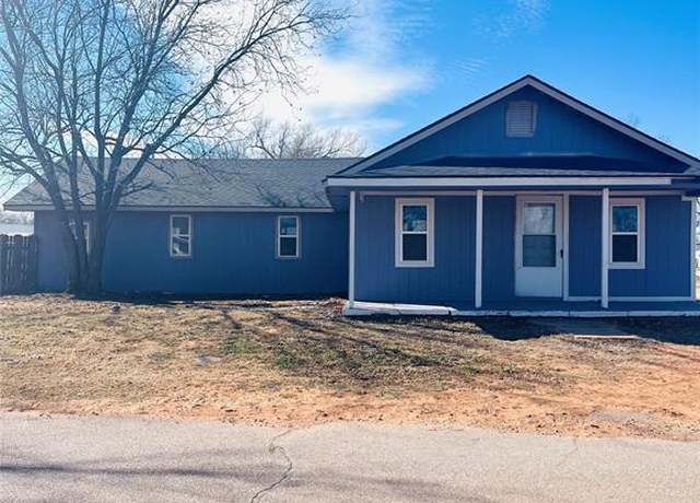 Property at 219 S Howard Ave, Elk City, OK 73644, 3 beds, 2 baths