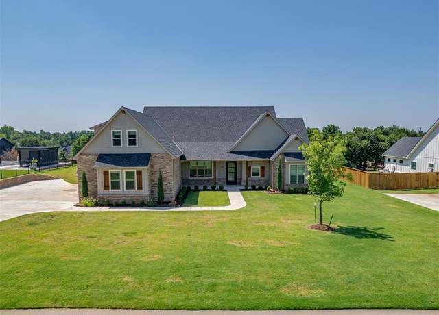 Property at 360 Old Farm Rd, Edmond, OK 73034, 3 beds, 3 baths