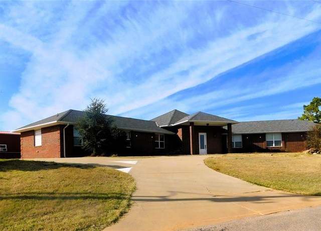 Property at 501 N Hogan Ave, Guthrie, OK 73044, 4 beds, 3.5 baths