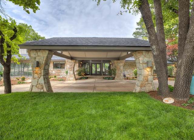 Property at 1011 Saint Andrews Dr, Edmond, OK 73025, 4 beds, 4.5 baths