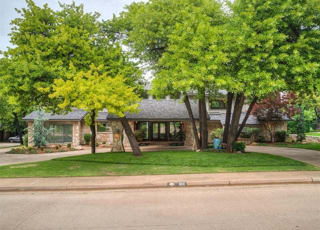 Property at 1011 Saint Andrews Dr, Edmond, OK 73025, 4 beds, 4.5 baths