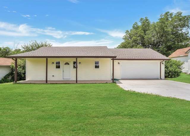 Property at 311 N 7th St, Sayre, OK 73662, 4 beds, 2 baths