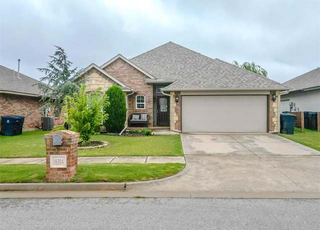 Property at 18304 Camborne Ave, Edmond, OK 73012, 3 beds, 2 baths