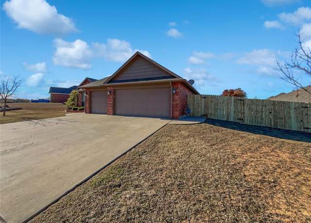 Property at 605 Blue Sky Dr, Oklahoma City, OK 73130, 3 beds, 2 baths