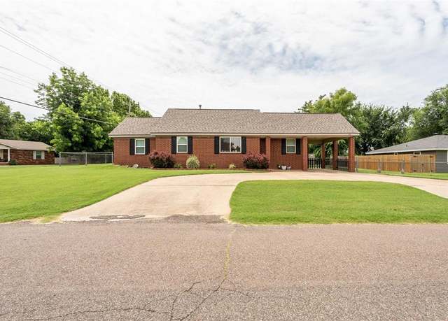 Property at 116 E Juniper Ln, Mustang, OK 73064, 3 beds, 2 baths