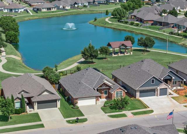 Property at 16000 Positano Dr, Edmond, OK 73013, 3 beds, 2 baths