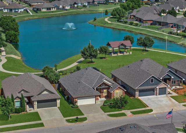 Property at 16000 Positano Dr, Edmond, OK 73013, 3 beds, 2 baths