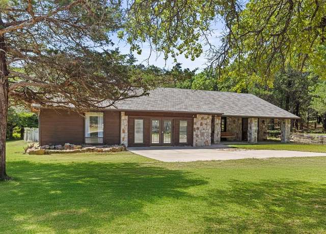 Property at 1211 SE 108th Ave, Norman, OK 73026, 4 beds, 3 baths
