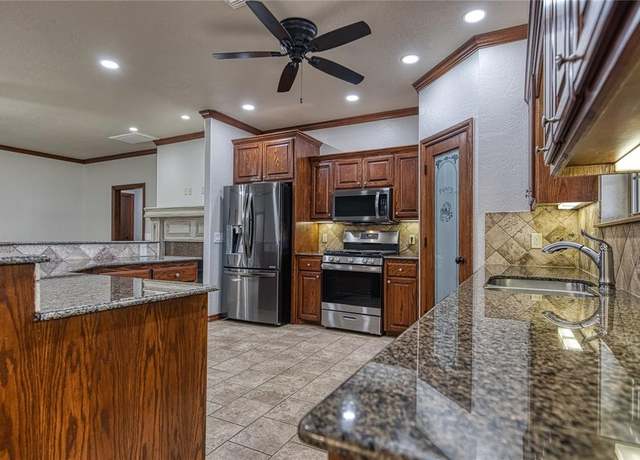 Property at 2205 Ez Go Dr, Weatherford, OK 73096, 3 beds, 2 baths