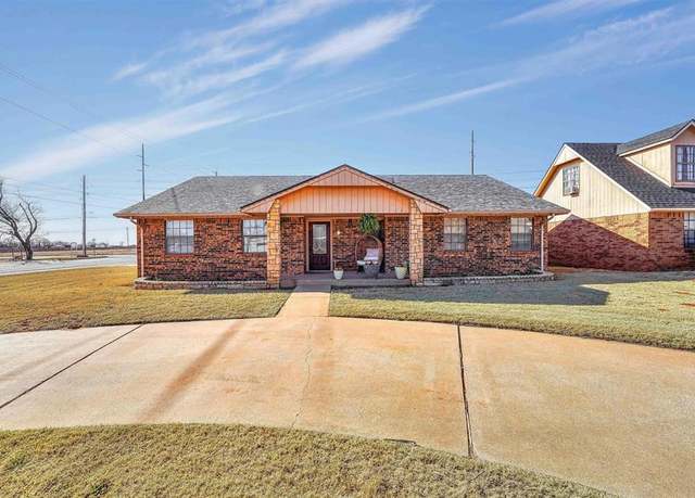 Property at 102 Mitchell Dr, Elk City, OK 73644, 3 beds, 2 baths