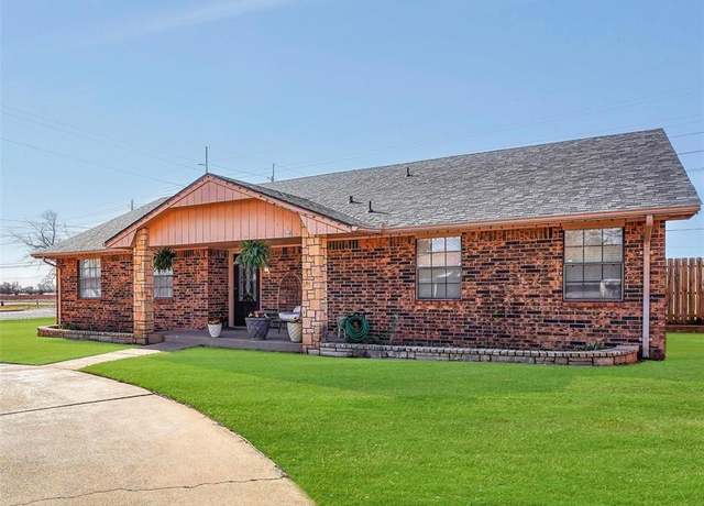 Property at 102 Mitchell Dr, Elk City, OK 73644, 3 beds, 2 baths