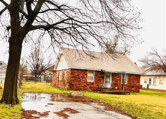 Property at 409 W 3rd St, Watonga, OK 73772, 2 beds, 1 bath