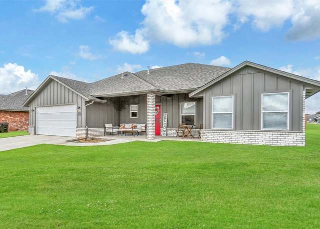 Property at 1013 Village Dr, Altus, OK 73521, 4 beds, 2 baths