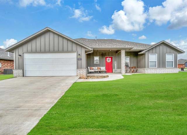 Property at 1013 Village Dr, Altus, OK 73521, 4 beds, 2 baths