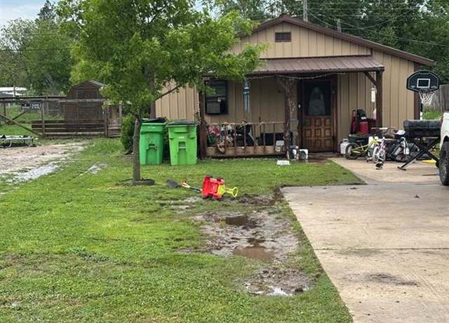 Property at 923 N 3rd St, Okemah, OK 74859, 2 beds, 1 bath