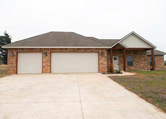Property at 4920 Meadow Ln, Guthrie, OK 73034, 4 beds, 2 baths