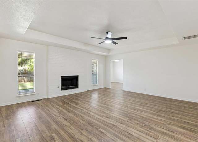 Property at 100 Pueblo, Edmond, OK 73013, 4 beds, 2 baths