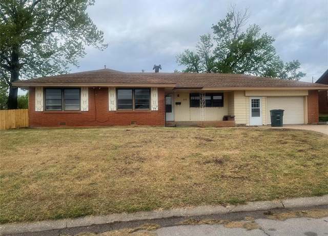 Property at 600 N Congress Ave, Clinton, OK 73601, 4 beds, 2 baths