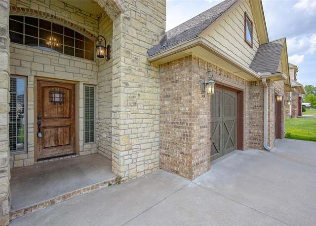 Property at 2710 Fox Xing, Ponca City, OK 74604, 3 beds, 2.5 baths