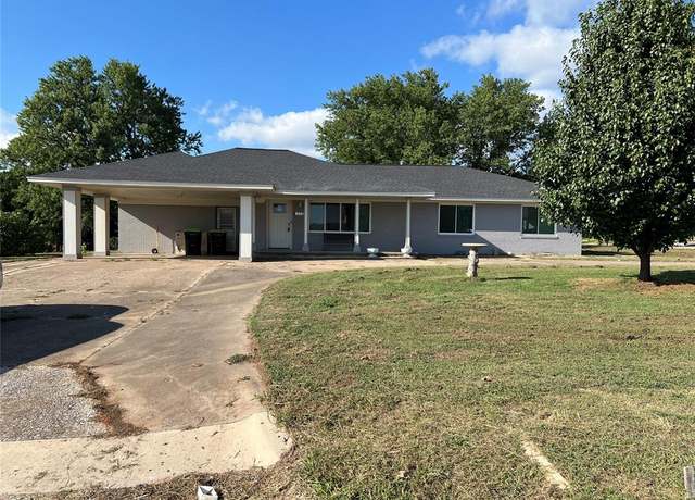 Property at 801 W Van Buren St, Purcell, OK 73080, 3 beds, 2.5 baths