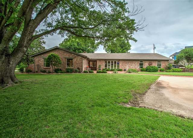 Property at 15700 N Western Ave, Edmond, OK 73013, 3 beds, 4 baths