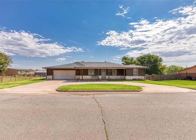 Property at 202 N Otis Ave, Elk City, OK 73644, 3 beds, 2 baths