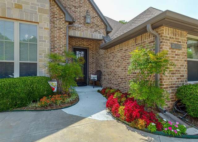 Property at 3122 Thornbrooke Blvd, Edmond, OK 73013, 4 beds, 3.5 baths