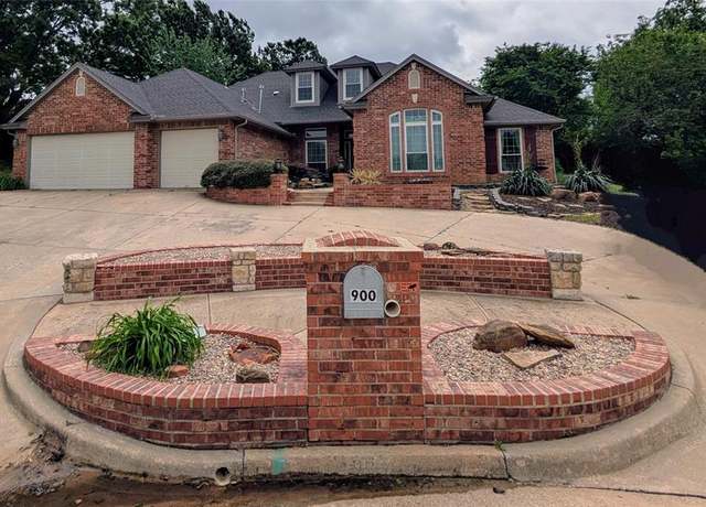 Property at 900 Walnut Pl, Norman, OK 73072, 5 beds, 4 baths