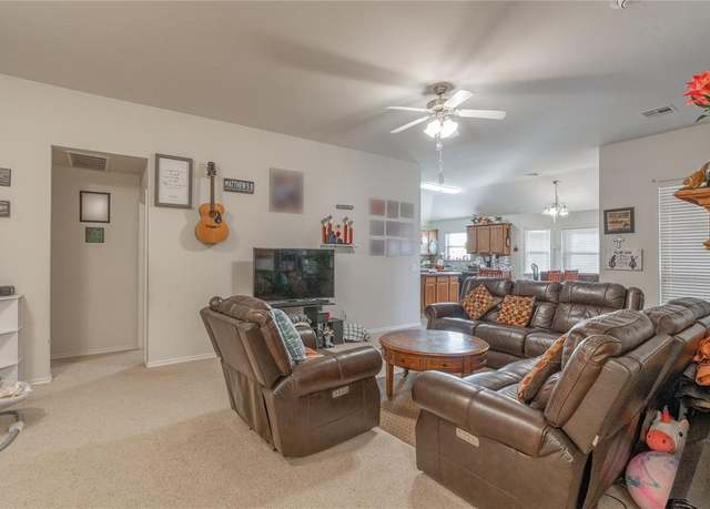 Property at 2405 Chadsford Ln, Yukon, OK 73099, 3 beds, 2 baths