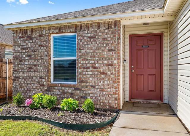 Property at 11604 NW 95th St, Yukon, OK 73099, 3 beds, 2 baths