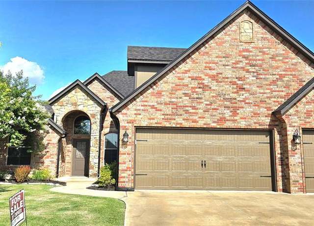 Property at 11416 Fairways Ave, Yukon, OK 73099, 3 beds, 2.5 baths