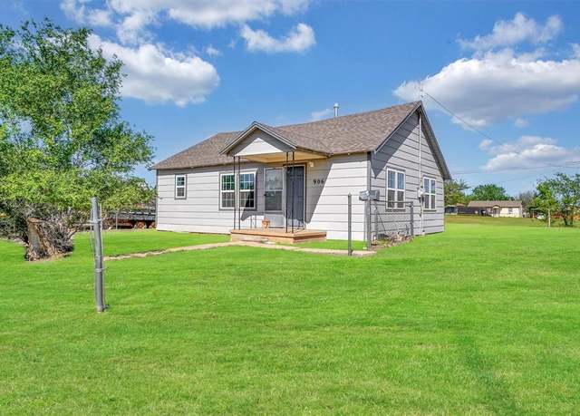 Property at 906 N Jackson St, Altus, OK 73521, 2 beds, 1 bath