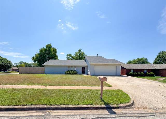 Property at 2018 Oakmeadows Dr, Norman, OK 73071, 3 beds, 2 baths