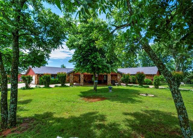 Property at 1901 E 15th St, Chandler, OK 74834, 4 beds, 2.5 baths