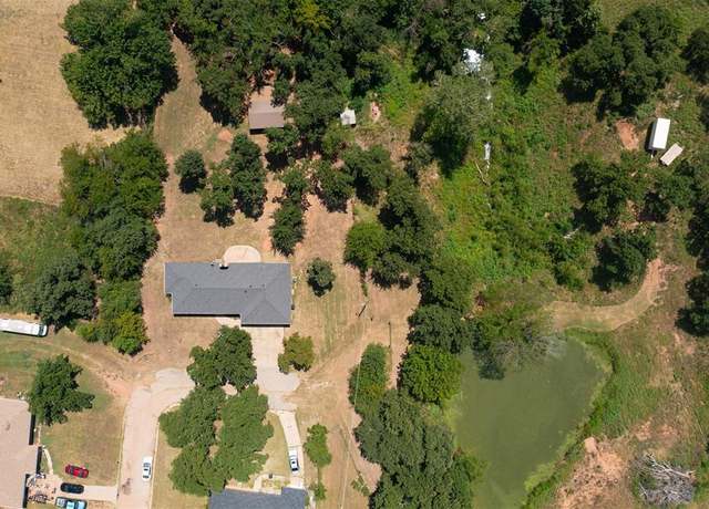 Property at 405 Jacqua Ln, Guthrie, OK 73044, 3 beds, 2 baths