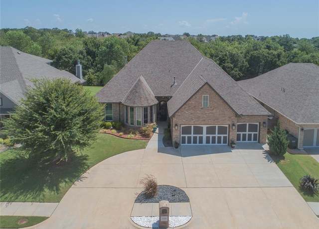 Property at 3108 Hunter Crest Dr, Edmond, OK 73034, 3 beds, 2.5 baths