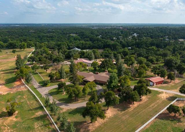 Property at 6001 Jarrell Ln, Edmond, OK 73034, 4 beds, 3.5 baths