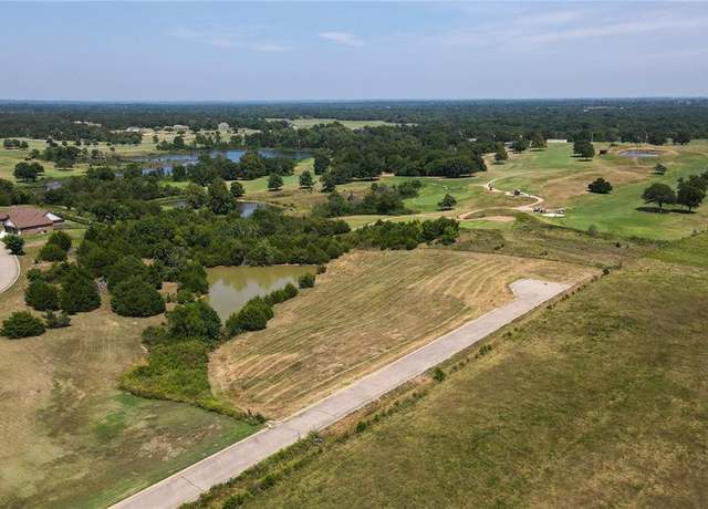 Property at 1212 E Country Club Dr, Cushing, OK 74023